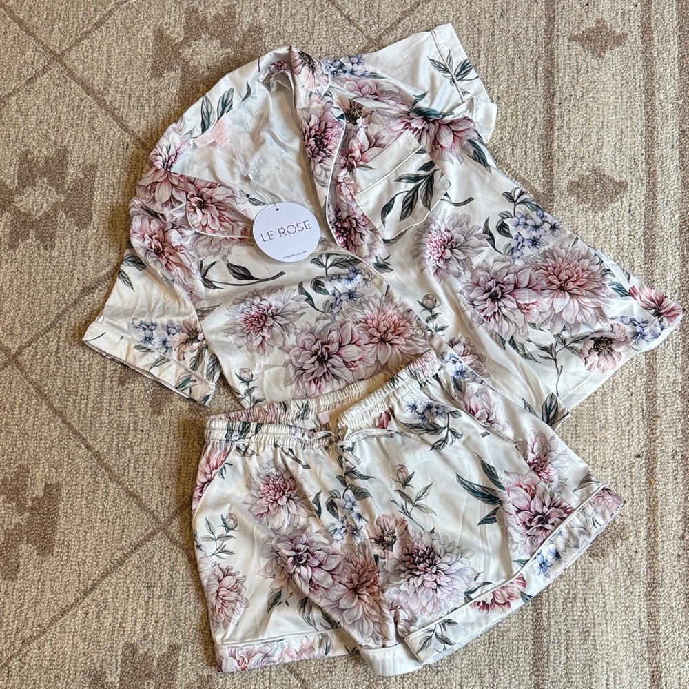 Silky Elegance, Floral Print Women's Shorty Pajama Set